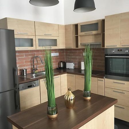 Gozsdu Entertainment District Apartment บูดาเปสต์ ภายนอก รูปภาพ