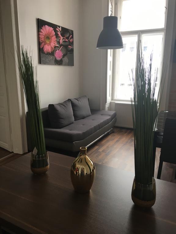 Gozsdu Entertainment District Apartment บูดาเปสต์ ภายนอก รูปภาพ