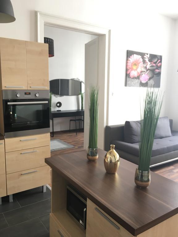 Gozsdu Entertainment District Apartment บูดาเปสต์ ภายนอก รูปภาพ
