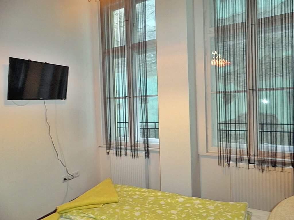 Gozsdu Entertainment District Apartment บูดาเปสต์ ภายนอก รูปภาพ